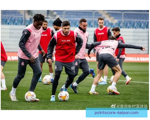 孔帕尼带领酒红军团在英超中再创佳绩，状态回暖备受期待