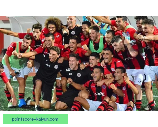 波兰球迷白红军团在国际赛事中的表现备受关注，展现出强大支持力量