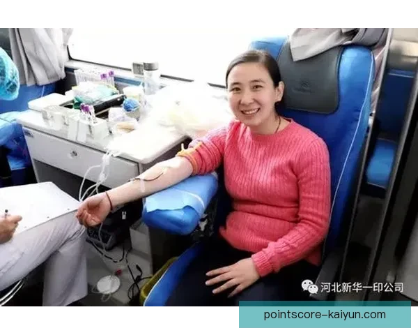 库尔图瓦参与慈善活动，积极回馈社会，展现球员的责任感与担当。